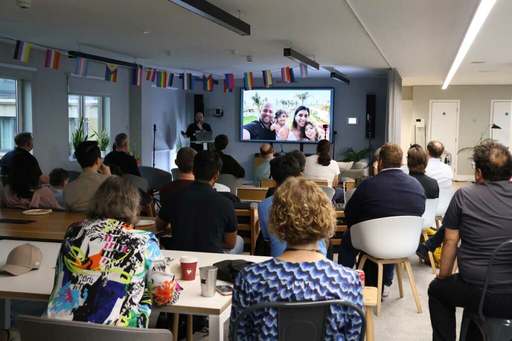 Thiago de Carvalho presenting at #WPLDN in front of an audience.