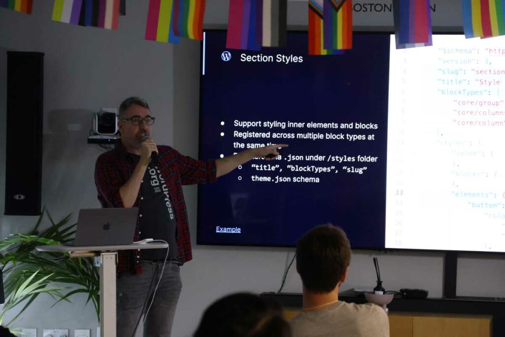 JuanMa Garrido presenting at #WPLDN in front of an audience. 