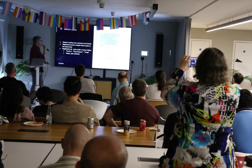 JuanMa Garrido presenting at #WPLDN in front of an audience. 